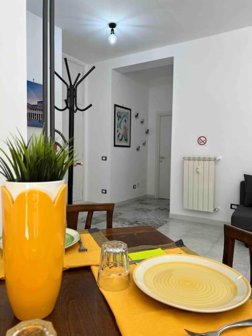 3 Fermate Dal Colosseo - Casa Vacanze Elena - 50 M Da Metro Garbatella Rom Exterior foto