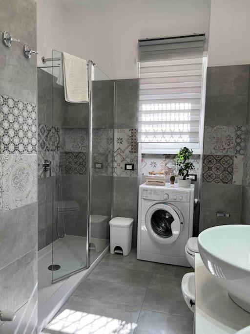 3 Fermate Dal Colosseo - Casa Vacanze Elena - 50 M Da Metro Garbatella Rom Exterior foto