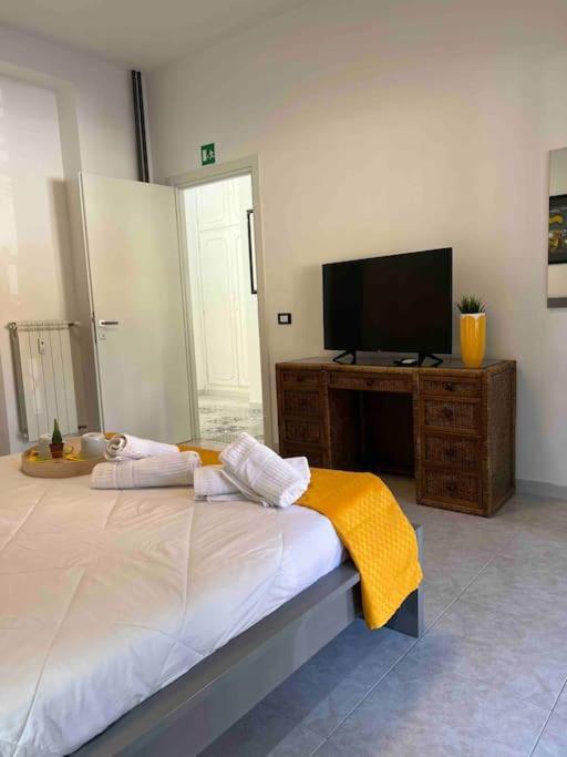 3 Fermate Dal Colosseo - Casa Vacanze Elena - 50 M Da Metro Garbatella Rom Exterior foto