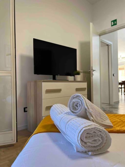 3 Fermate Dal Colosseo - Casa Vacanze Elena - 50 M Da Metro Garbatella Rom Exterior foto